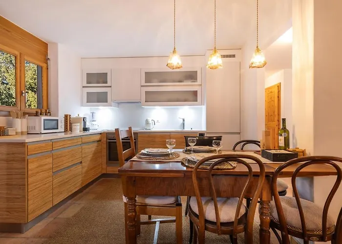 - Fabulous 2-bedroomed Flat